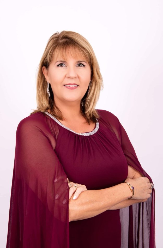Michelle De Angelis Medium connects to your loved ones on the other side at